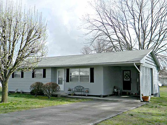 3rd image of 3134 Suzanne St
