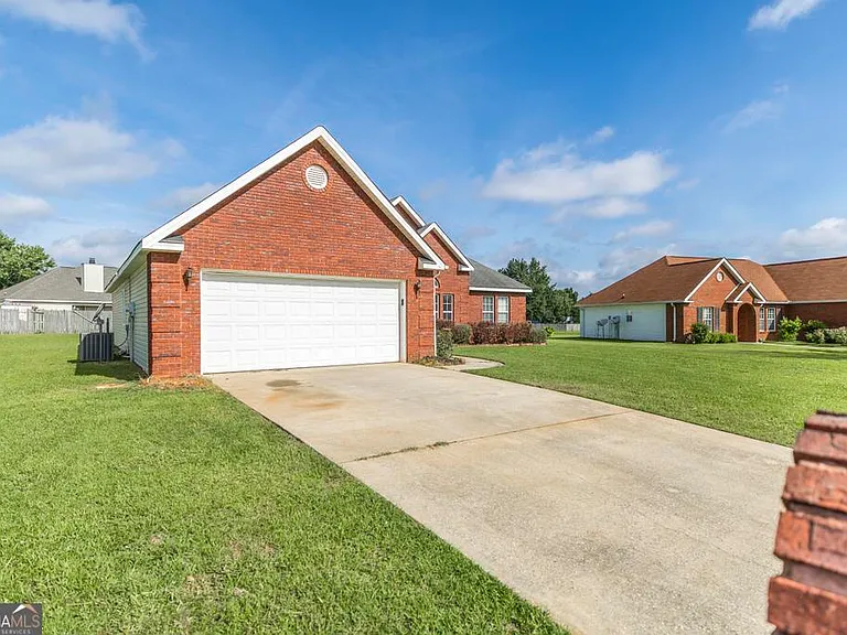 105 Millstone Way — Photo 2