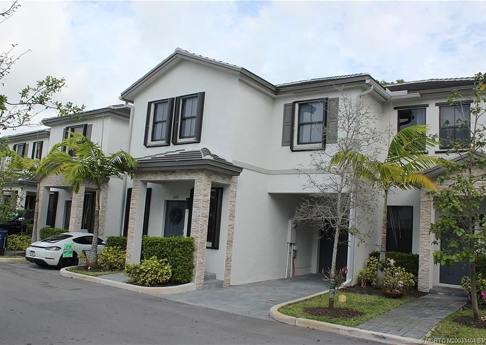 1st image of 1537 SW 28th St