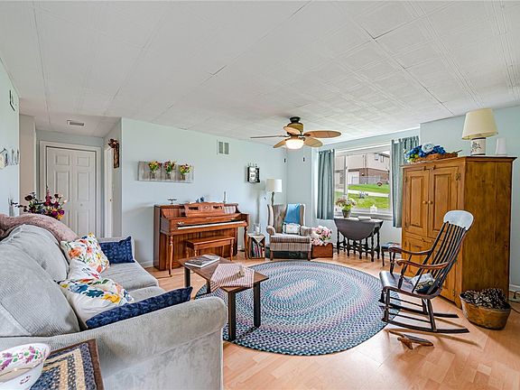 3rd image of 110 Mount Odin Dr