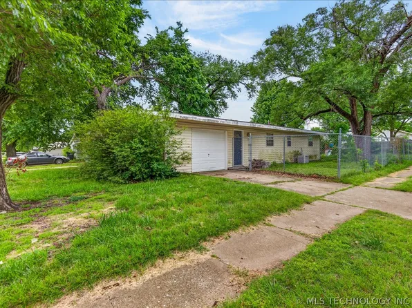 221 Spring Rd, Bartlesville, OK 74003