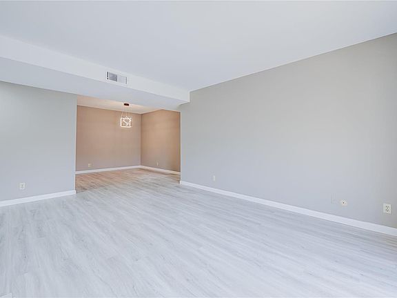 5th image of 1643 Summer Run Dr Unit 23