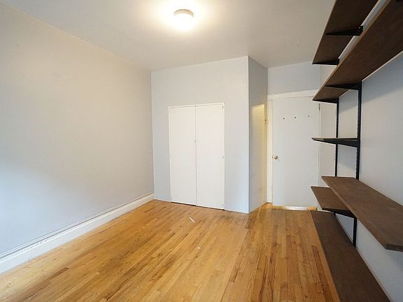 5th image of 370 Bedford Ave #77