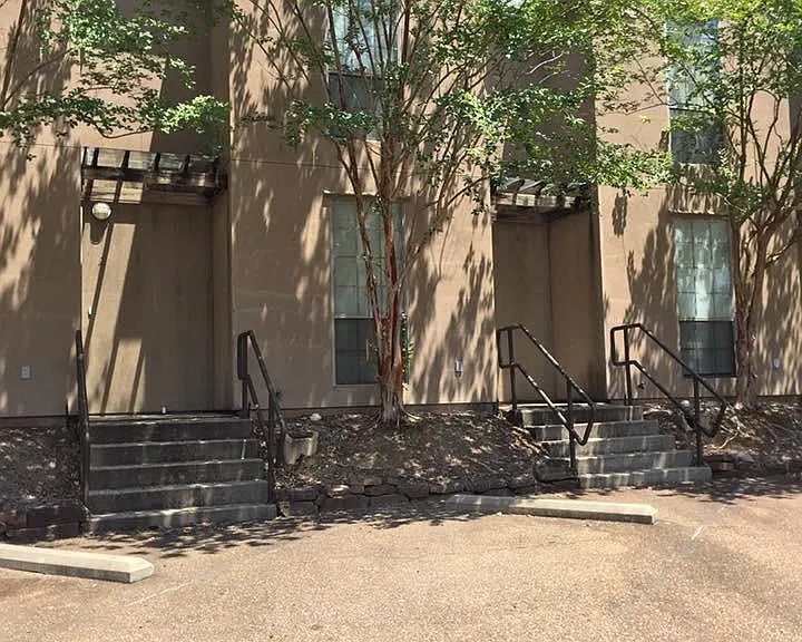 W Alabama Ave — Photo 1