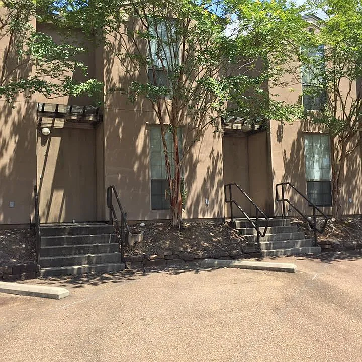 409 W Alabama Ave #8