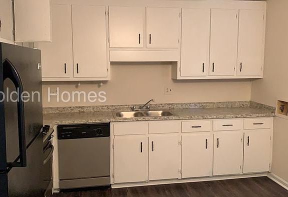 4th image of 423 Charleston Ln