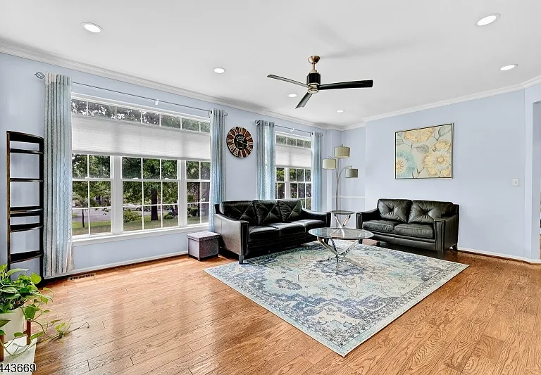 10 Stevens Ln — Photo 3