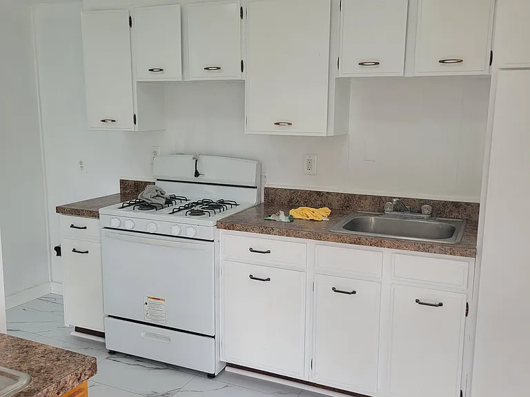 26 Winterton Rd #4B — Photo 1