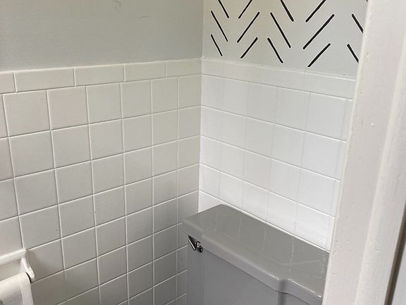 3rd image of 29 Cayuga Ave Floor 2
