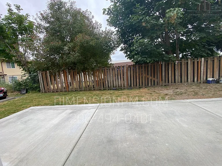 Refreshed 4-Plex in the Heart of Auburn — Photo 10