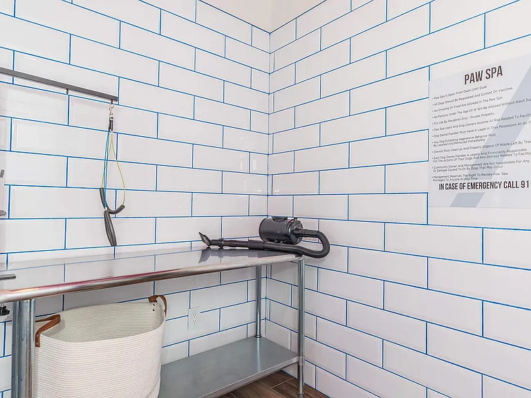 1720 at Harvey — Photo 14