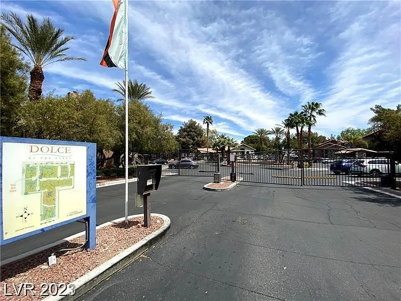 2750 S Durango Dr Apt 1122 — Photo 2