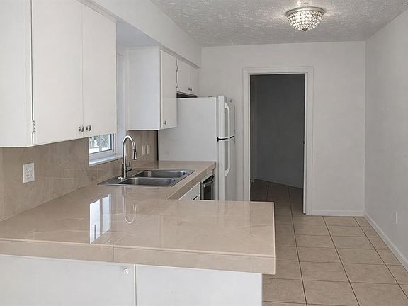 3rd image of 1272 Hanover Ct