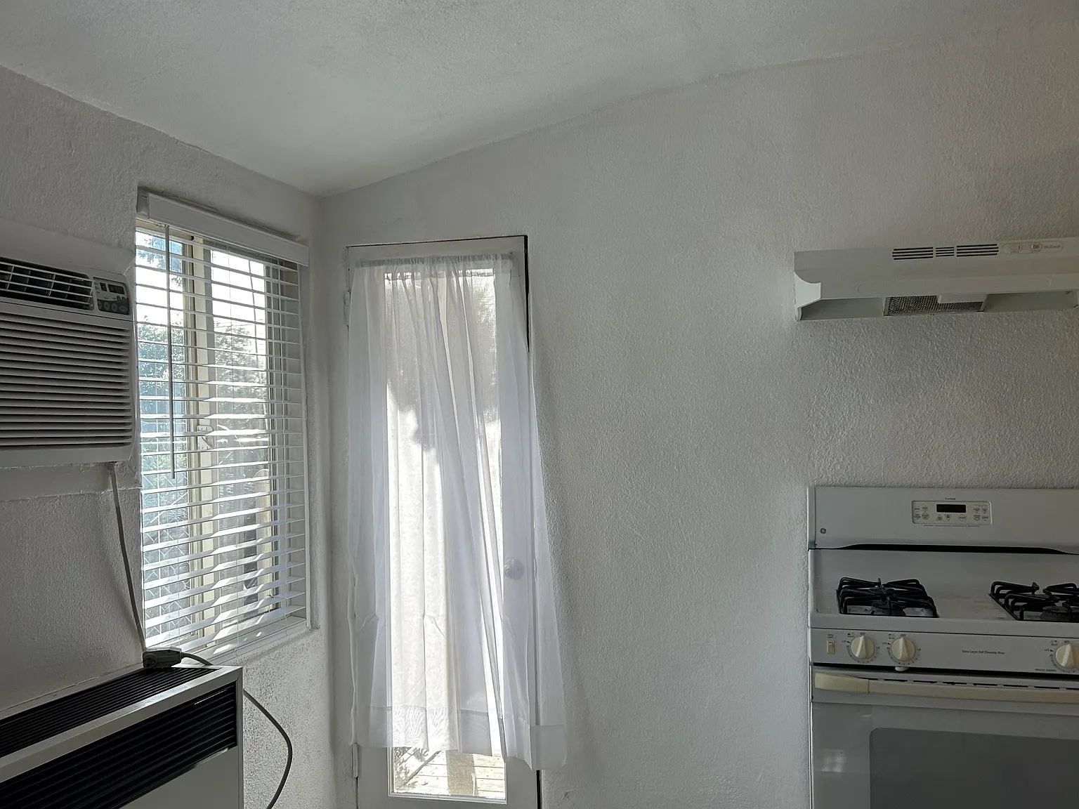 1 bed, 900 sqft, $1,580 — Photo 3