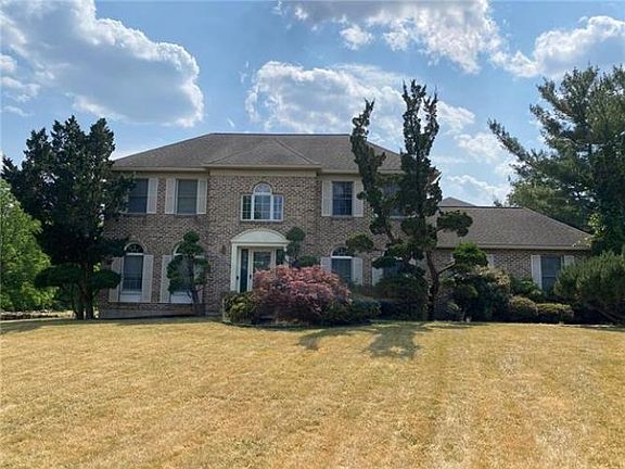 2nd image of 1765 Victoria Cir