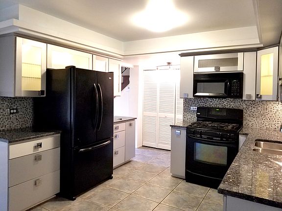 3rd image of 1752 Queensbury Cir #5821
