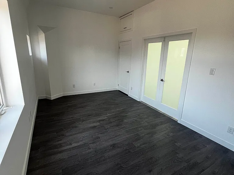 1375 Bathurst St #B — Photo 8