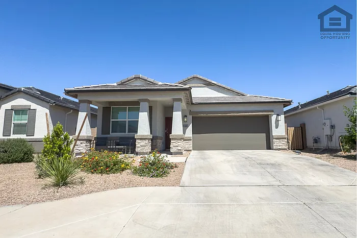 40110 W Shaver Dr — Photo 1