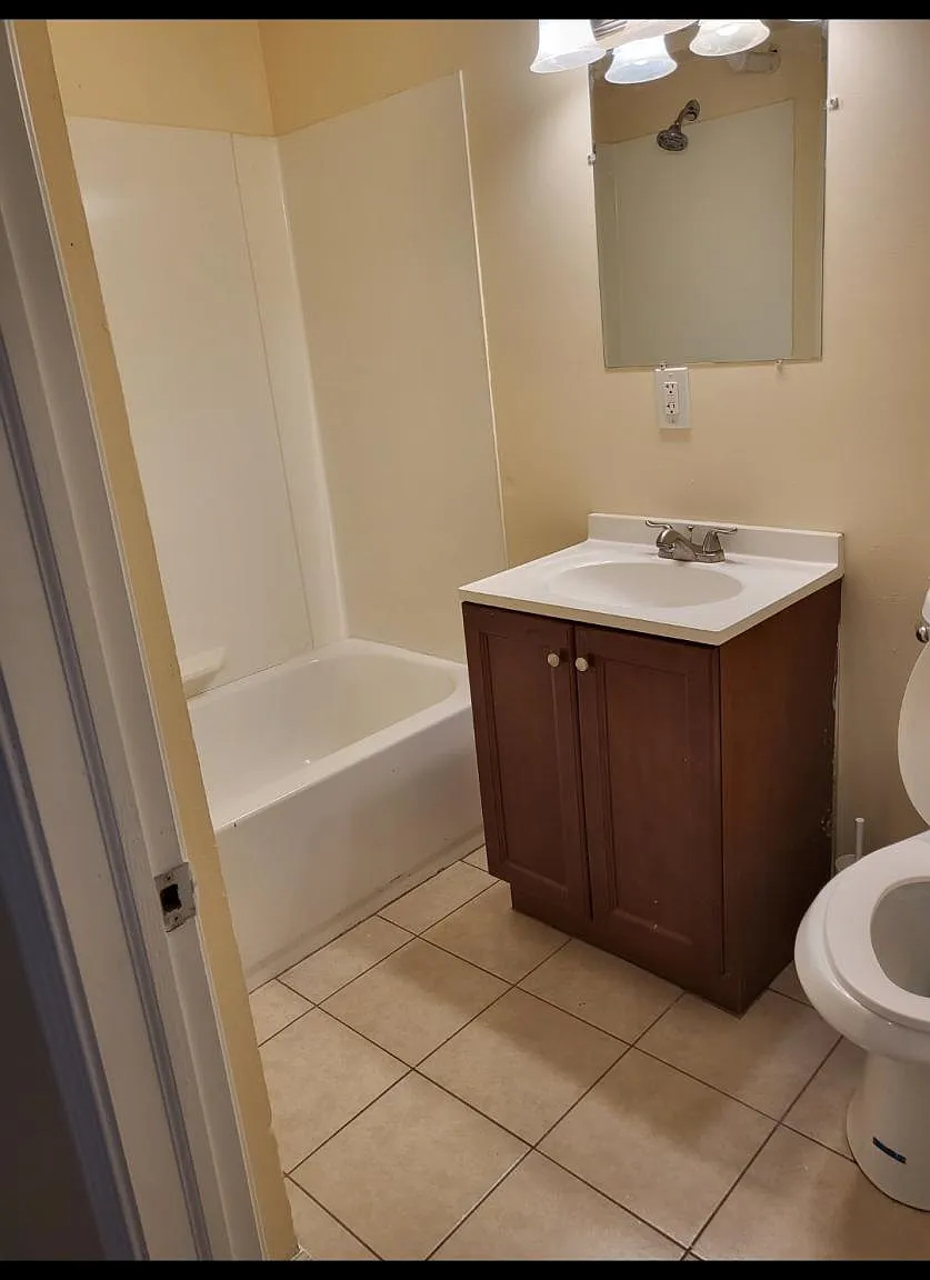 1746 Sims Ave — Photo 1
