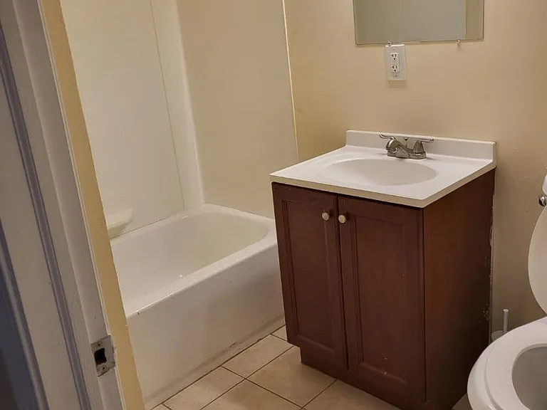 1746 Sims Ave — Photo 1