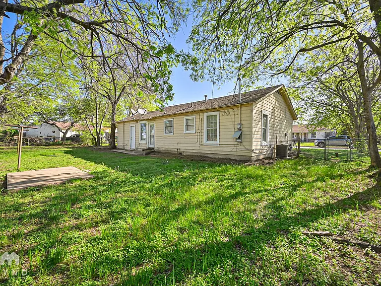 404 Lanola Ct — Photo 17