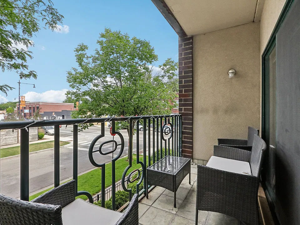 4625 W Lawrence Ave #202