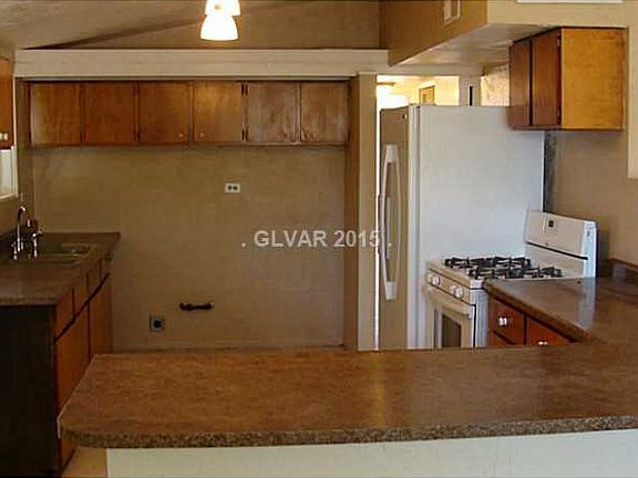 3rd image of 700 Pelican Cir