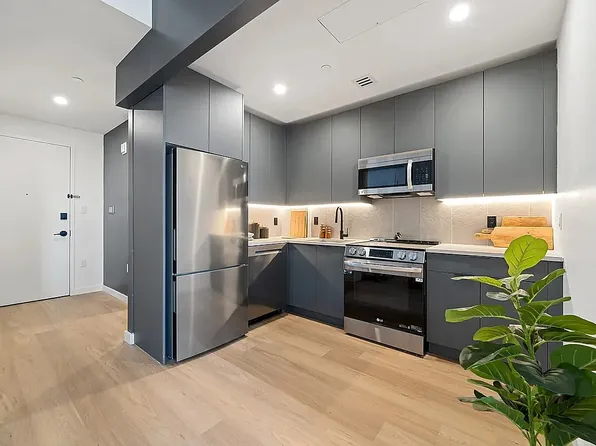 931 Carroll Street image 2 of 27