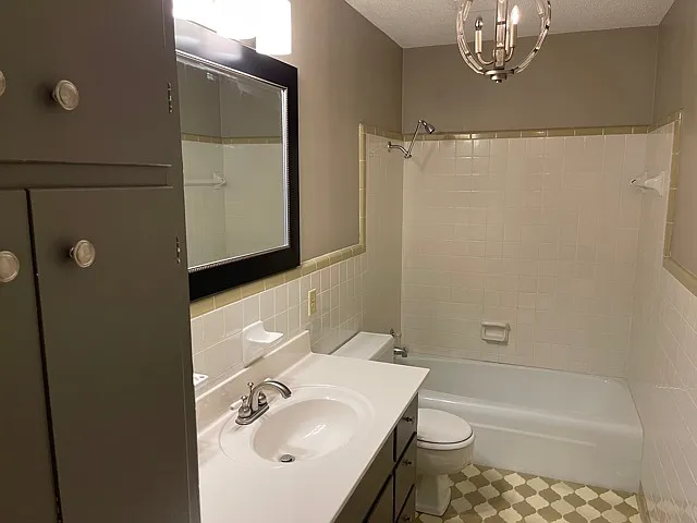 809 Southwest Dr — Photo 2