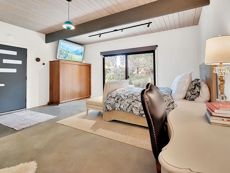 8967 Wonderland Park Ave — Photo 5