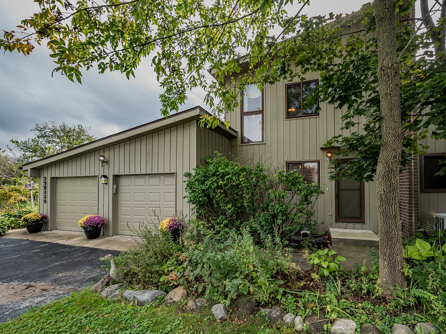 29W339 John Bardeen Dr photo 1