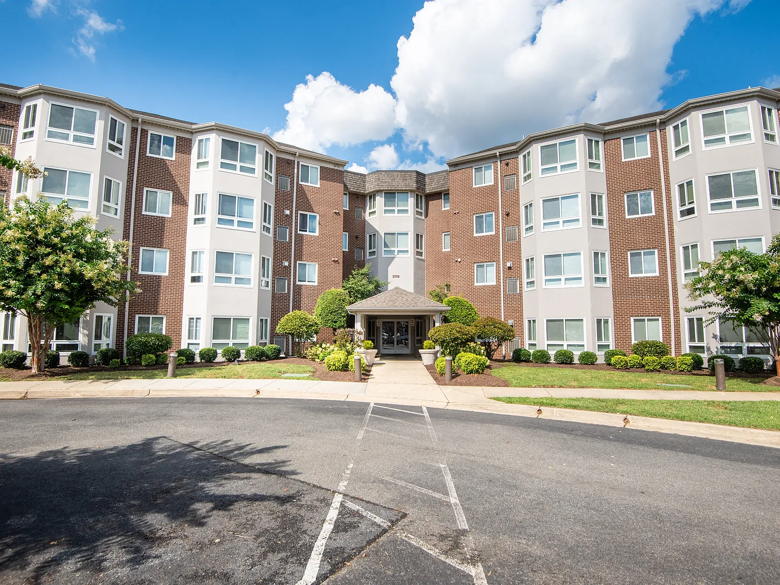 Village Lake Apartments — Photo 2