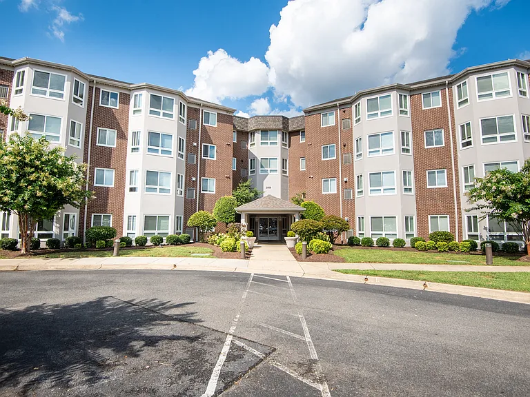 Village Lake Apartments — Photo 2