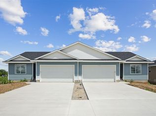 922 Juneberry Dr, Palo, IA 52324