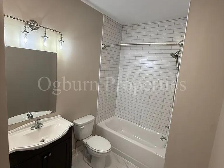 416 E 27th St — Photo 10