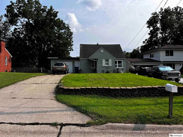 2505 Sidney St, Bellevue, NE 68005