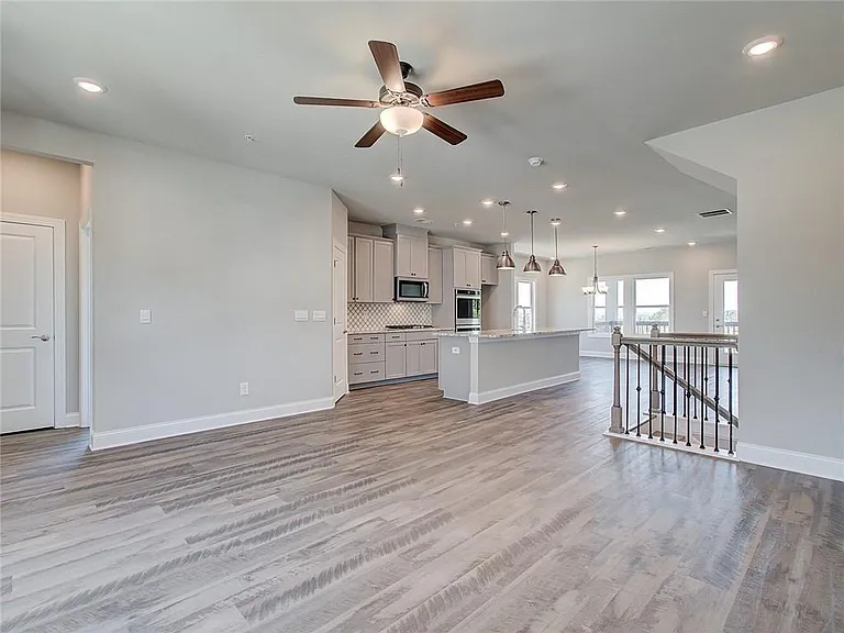 1095 Knoxboro Ln — Photo 18