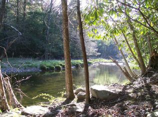 Creek Rd, Greentown, PA 18426