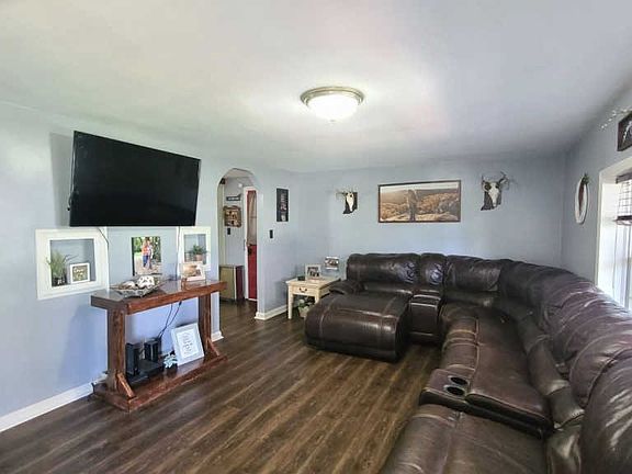 4th image of 212 E Fletchall St