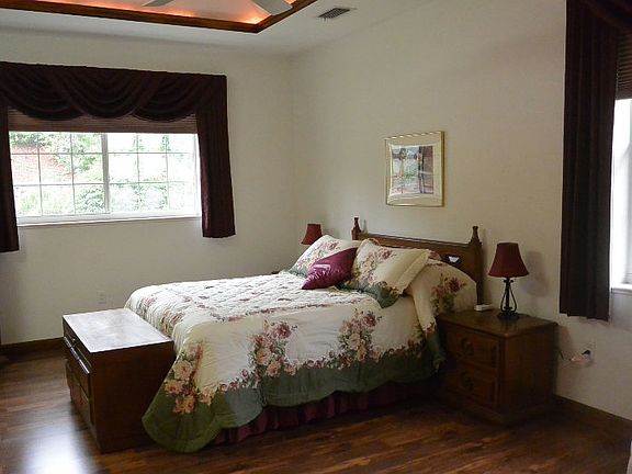 2nd image of 31 Somerset Ln