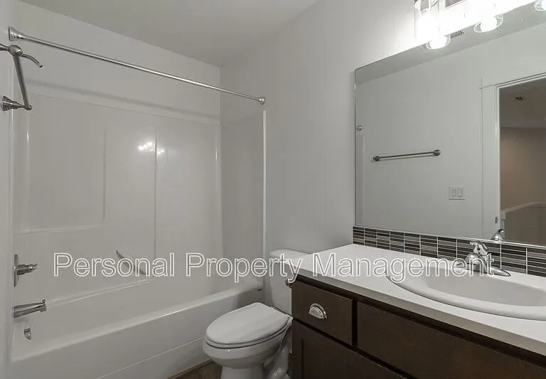 3308 E 24th Cir — Photo 6