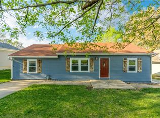 1305 Country Club Dr, Pleasant Hill, MO 64080