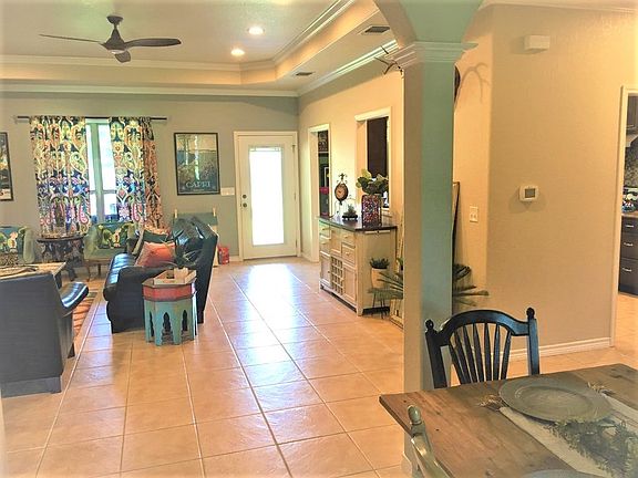 2nd image of 215 Lone Oaks Dr