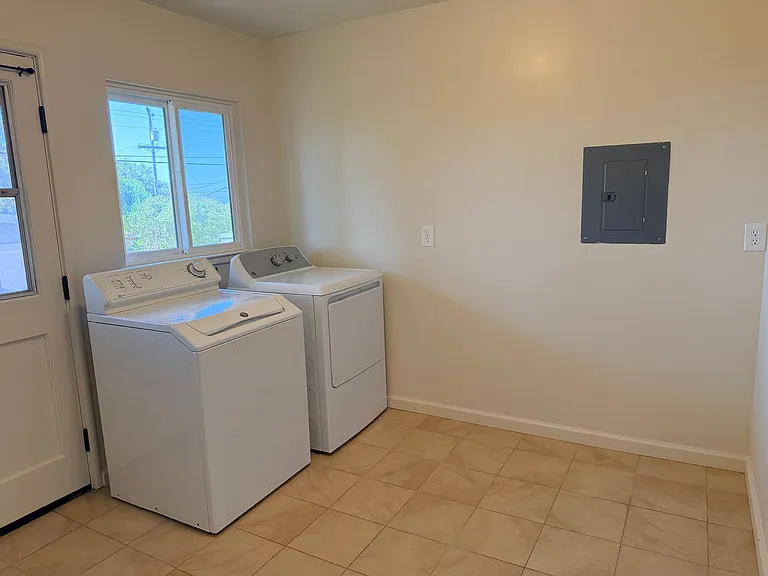 960 Forest Ave — Photo 13