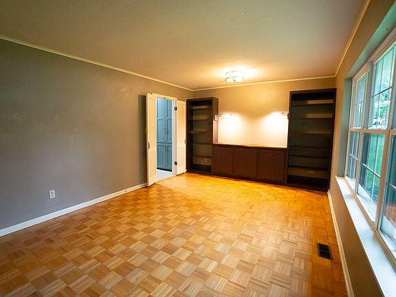5th image of 1847 N Wheeler Ave