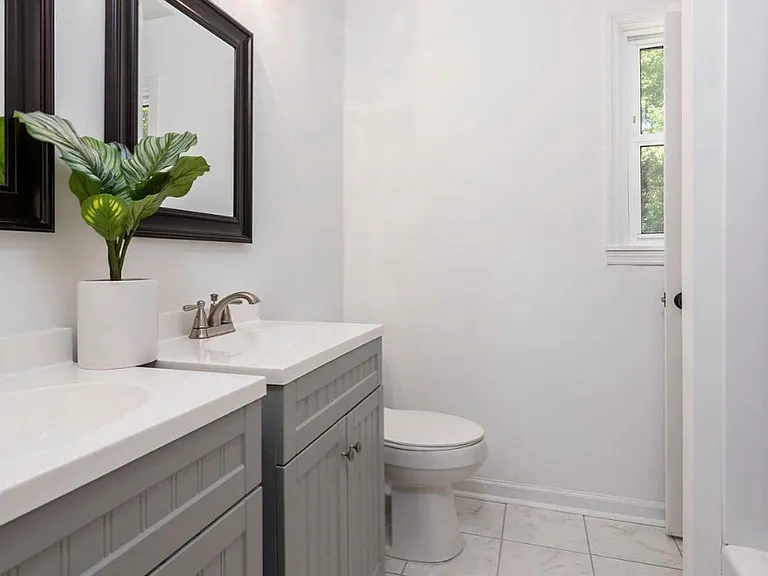 431 Sarah Dr — Photo 7