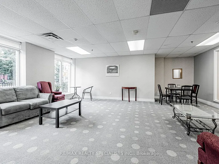140 Bathurst St #208 — Photo 19