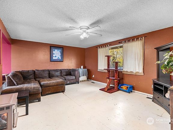 4th image of 10804 E Grace Avenue