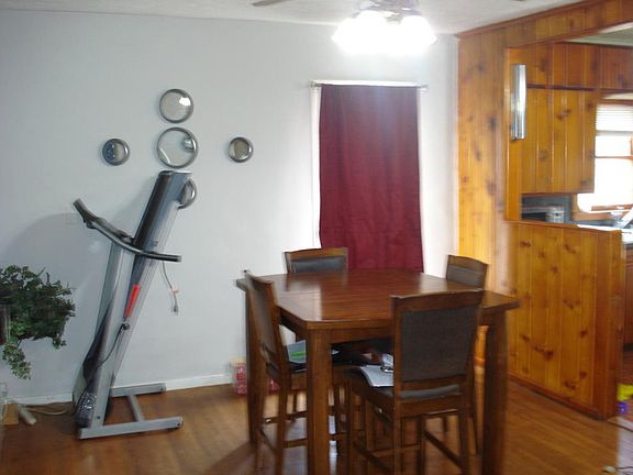 4th image of 403 Lake St