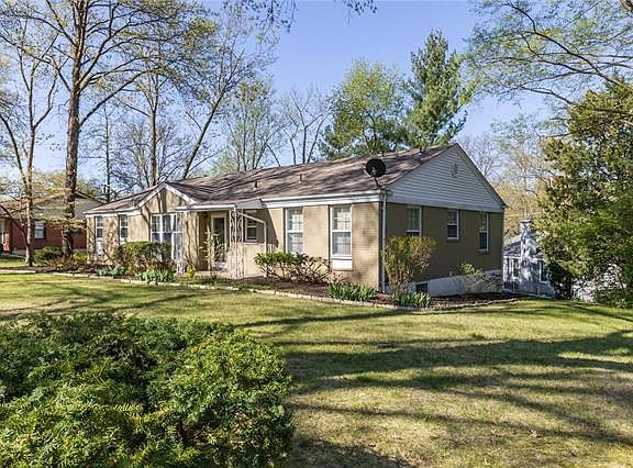 3rd image of 921 Albey Ln